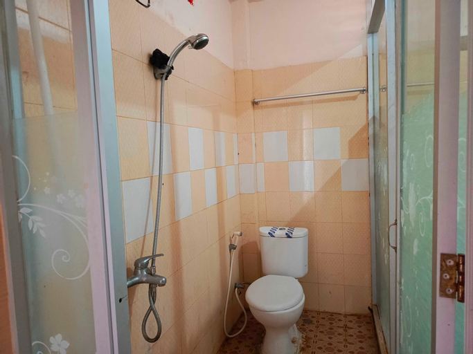 Bedroom 3, OYO 93278 Wisma Syariah Lahundape, Kendari