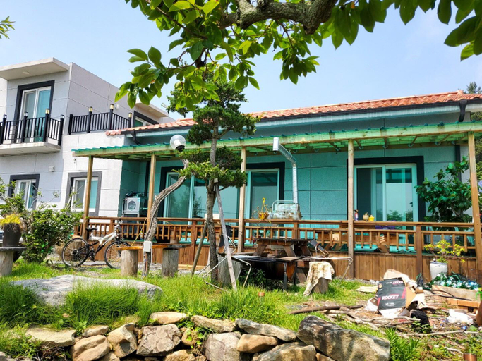 Others 3, Namhae Eoneu Meotjinnal Pension, Namhae