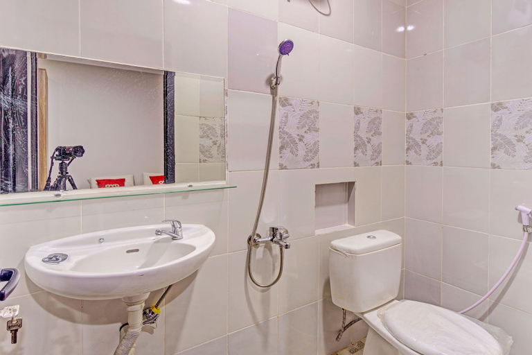 Bathroom 4, Capital O 93068 D Twinz House Syariah, South Tangerang