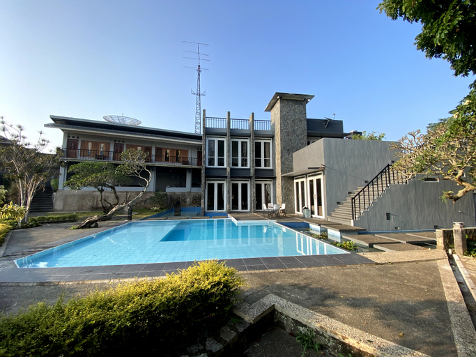 Villa Brajamusti Big Capacity by Puncak Go Villas, Cianjur