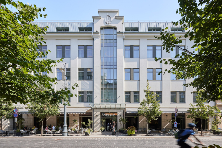 Exterior & Views