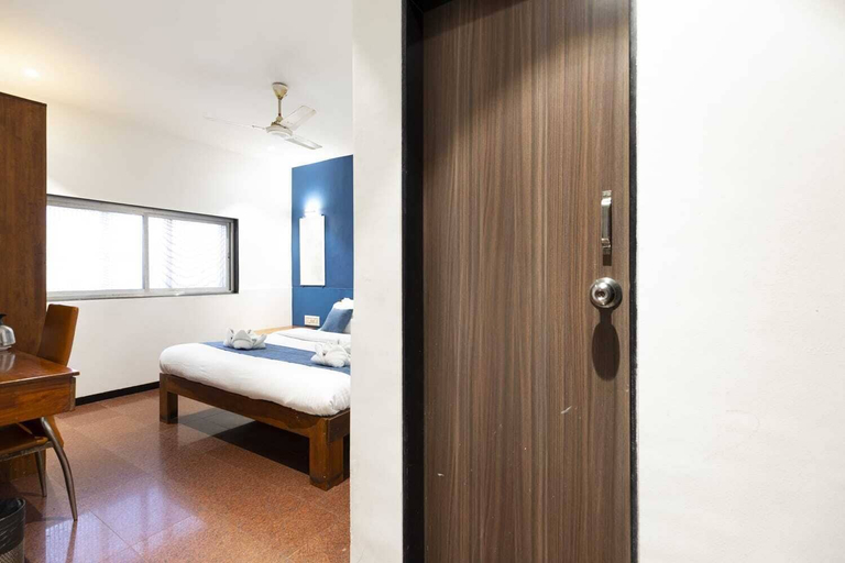 Bedroom 4, Hotel Q Deck Rooms, Mumbai Suburban