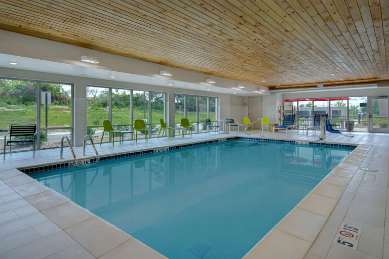 Sport & Beauty, Home2 Suites by Hilton Grand Rapids Airport, Kent