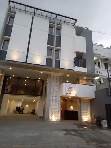 Exterior & Views 7