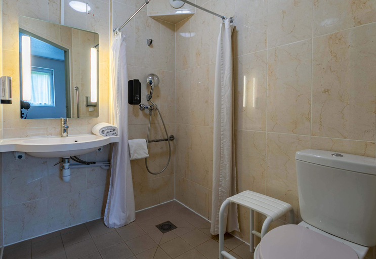 Bathroom 4, B&B HOTEL Strasbourg Nord Artisans, Bas-Rhin