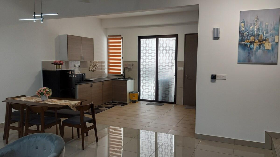 Others 4, Homestay Strata TL145, Sepang