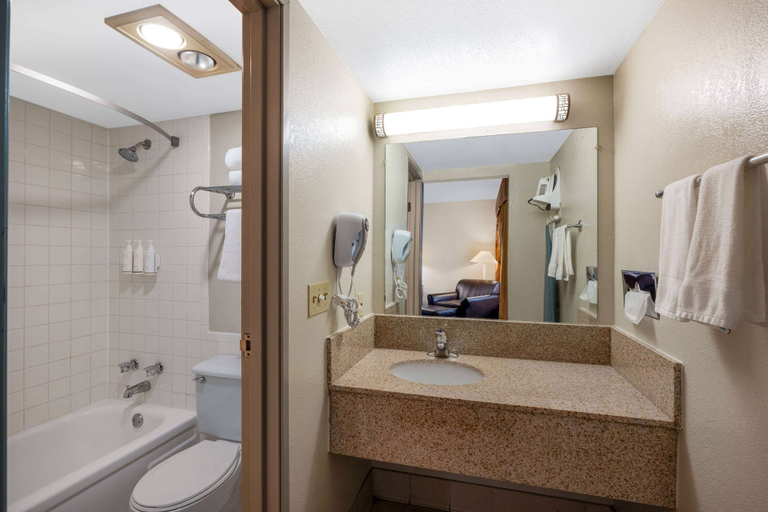 Bathroom 4, Days Inn by Wyndham Casper, Natrona