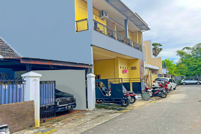 Exterior & Views 1, Hotel O Wisma Dg Tata, Makassar
