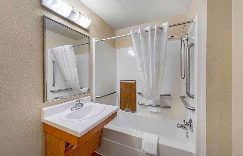 Bathroom 4, WoodSpring Suites Austin Northwest, Williamson
