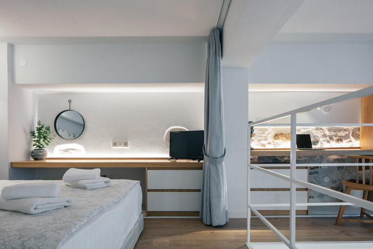 2, Le Bijou Luxury Upper Suite, roof garden with jacuzzi and unique views!, Crete