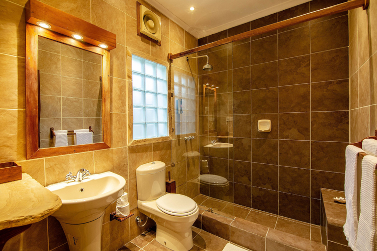 Bathroom 4, Mediterraneo Hotel & Restaurant, Kinondoni