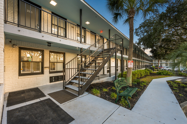Exterior & Views 2, Charleston Creekside Inn, Charleston