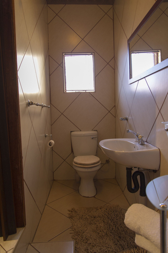 Bathroom 3, Nthateng Bed and Breakfast Tourism, City of Johannesburg