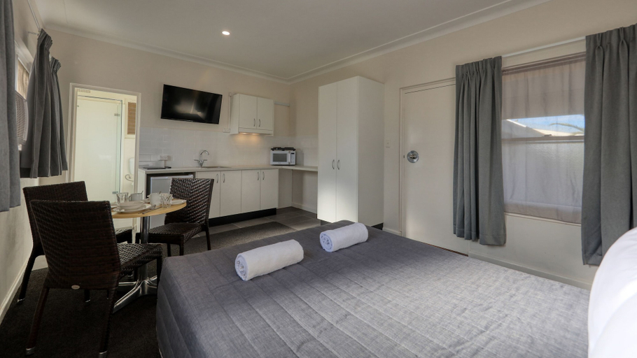 Bedroom 3, Cowra Motor Inn, Cowra