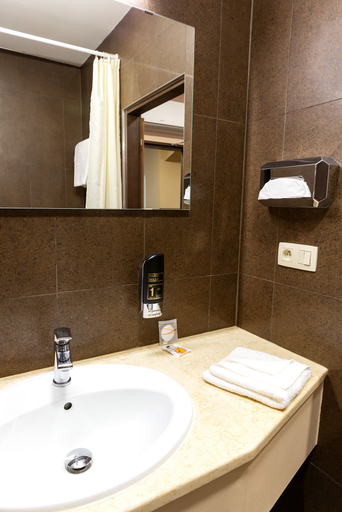 Bathroom 4, Max Inn Hotel, Bratislava III