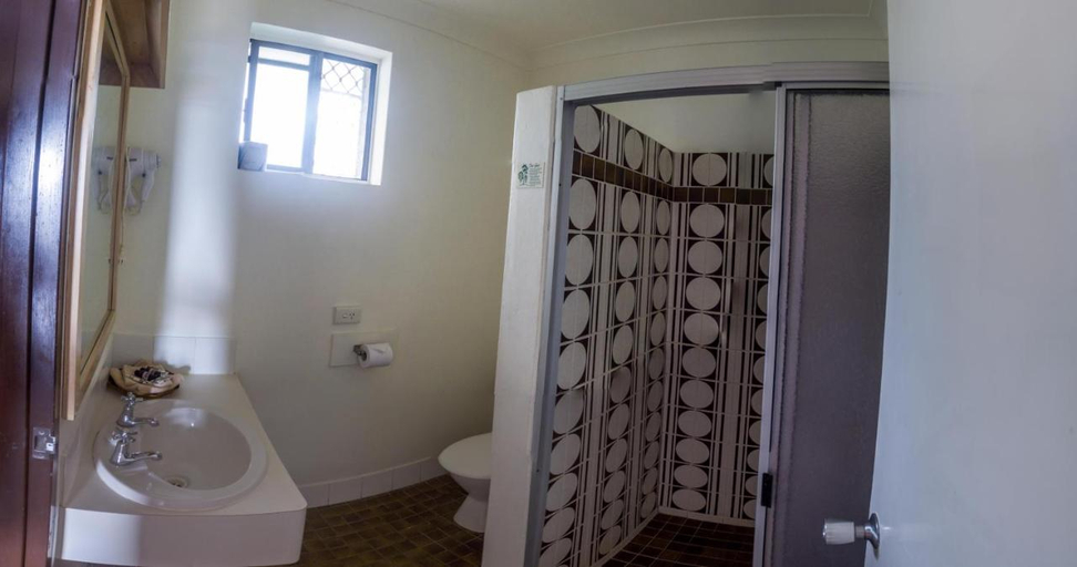 Bathroom, Arabella Motor Inn, Tweed Heads