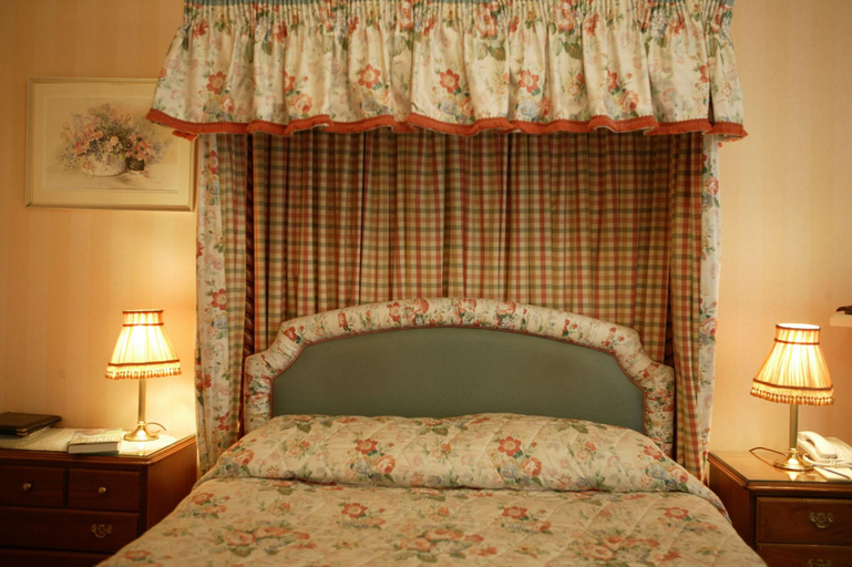Bedroom 3, Glengarry Castle Hotel, Highland