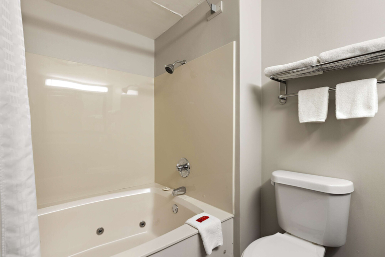 Bathroom 4, SureStay Plus Hotel by Best Western Tulsa East, Tulsa