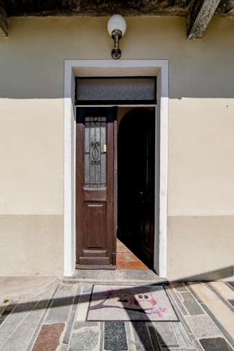 Private Room with Balcony and a lovely view, Locarno