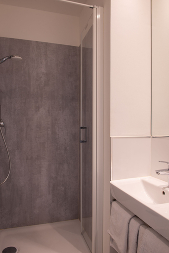Bathroom 4, Pacific Hotel Fondary, Paris