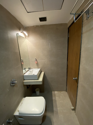 Bathroom 2, Hotel Pearls BKC Inn, Mumbai Suburban