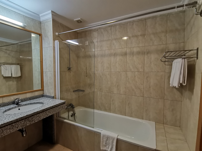 Bathroom 4, Hotel Quinta dos Cedros, Celorico da Beira