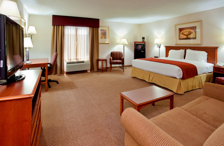 Bedroom 3, Seasons Inn & Suites Highland, Madison