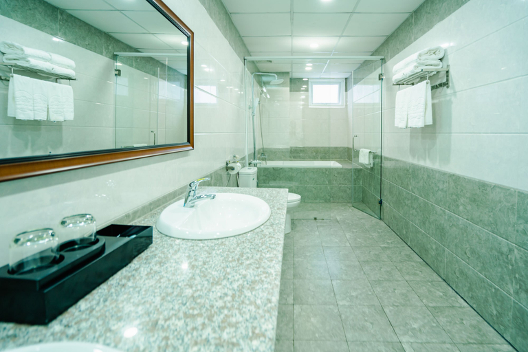 Bathroom 4, BomBo Dalat Hotel, Đà Lạt
