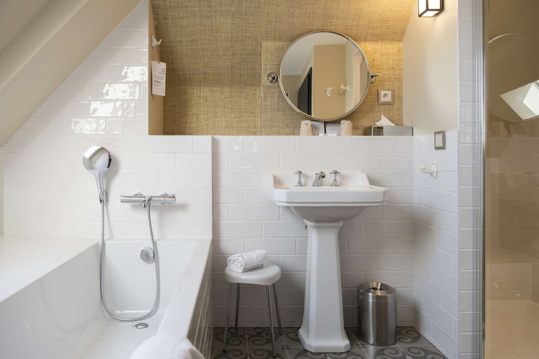 Bathroom 5, Les Demeures de Varennes, BW Signature Collection, Essonne