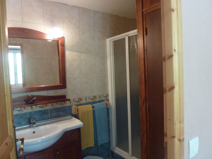 Bathroom 3, Les Agneaux, Hautes-Alpes