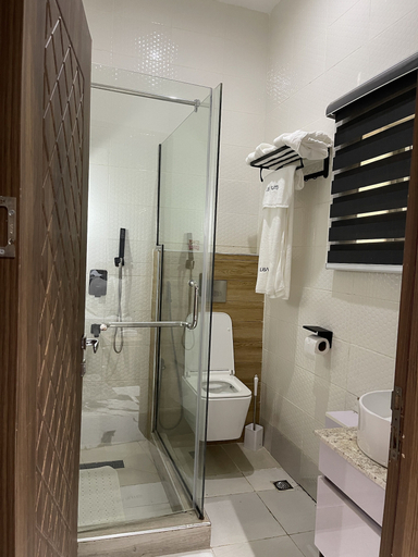 Bathroom 3, Lisa Suites, Bwari