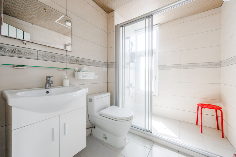 Bathroom 5, White House, Pingtung