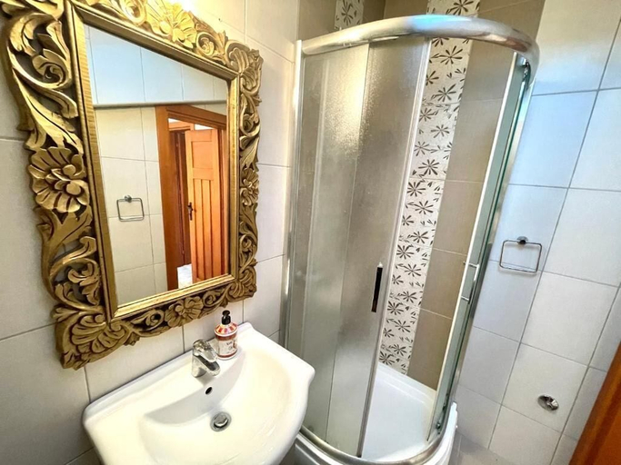 Bathroom 3, Family Two bedroom House Old Town Budva