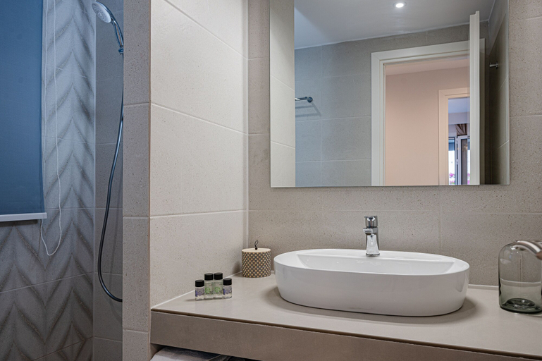 Bathroom 5, AMINA APARTMENTS, Ionian Islands