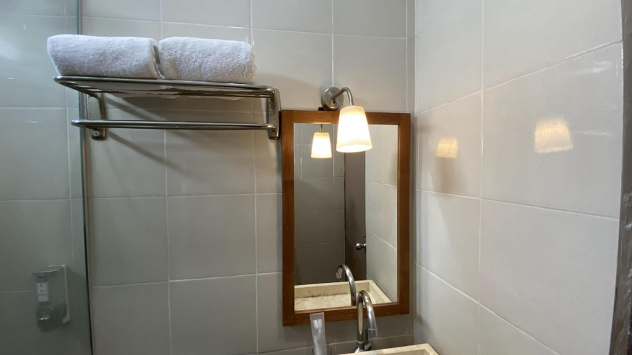 Bathroom 8