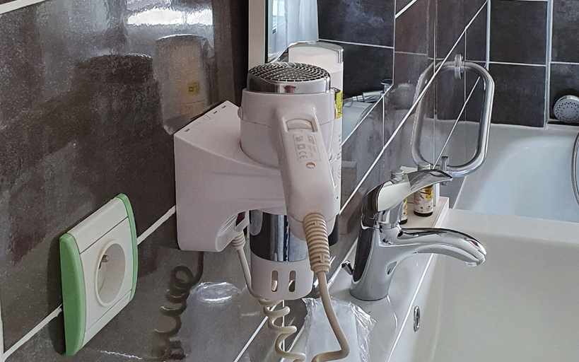Bathroom 3, Logis Hostellerie du Grand Sully, Dordogne