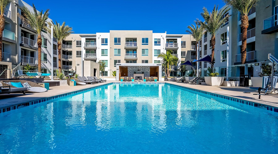 Sport & Beauty 2, Global Luxury Suites Irvine, Orange