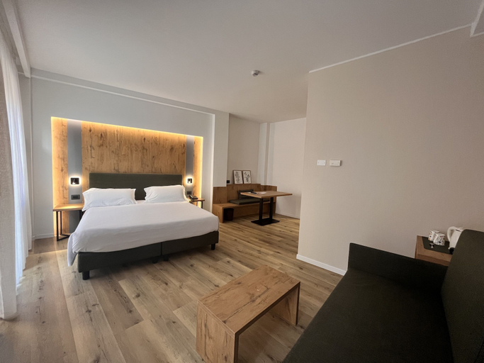 Bedroom 4, Hotel America, Trento