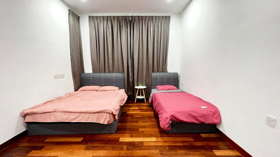 Bedroom 2, Private lift Entire house for 22 pax  Penang Hill, Pulau Penang