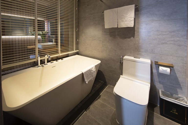Bathroom 18