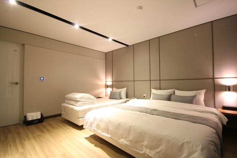 Bedroom 2, Busan Yeonsan-dong OOPS, Yeonje