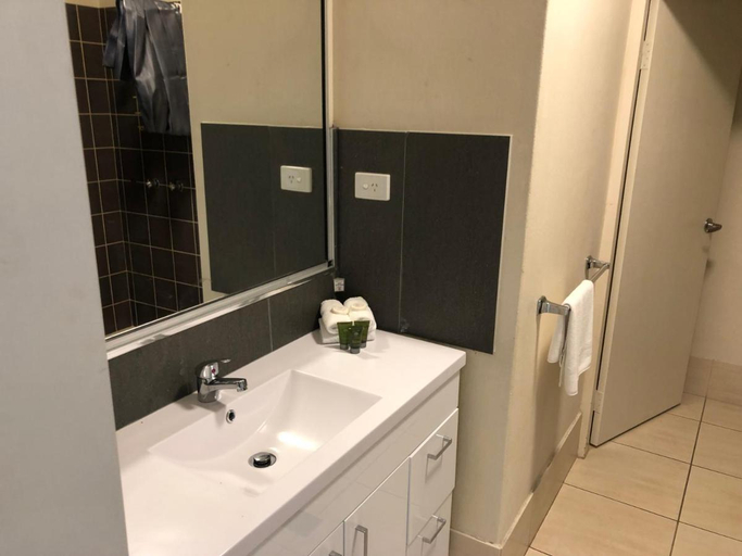 Bathroom 3, Marina Terraces Holiday Apartments, Douglas