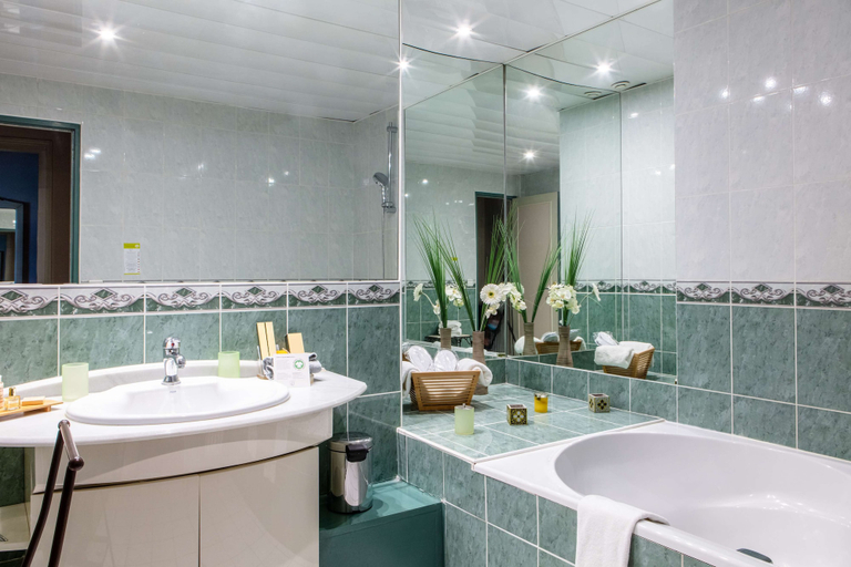 Bathroom 5, Hotel Le Maxime, BW Signature Collection, Yonne