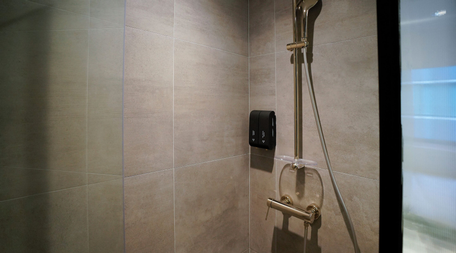 Bathroom 24