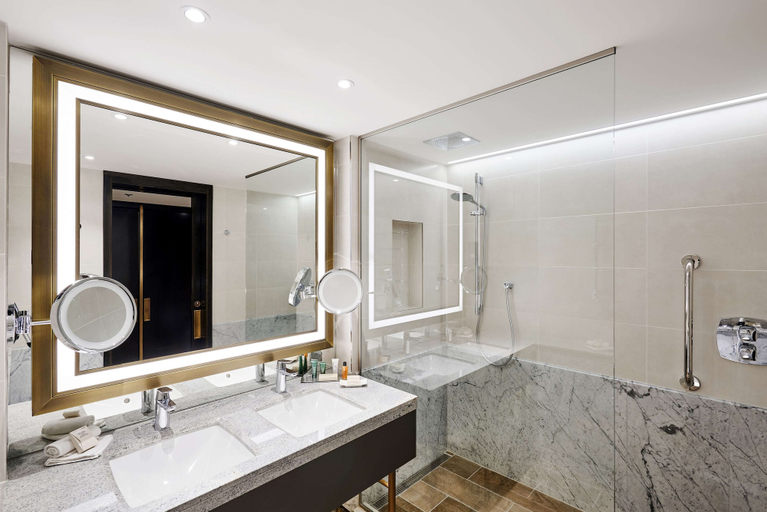 Bathroom 4, Hilton Budapest, Budapesti
