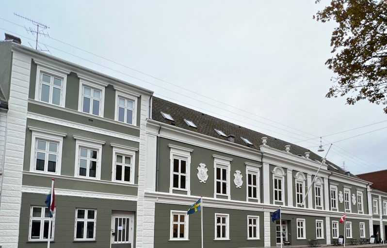 Exterior & Views