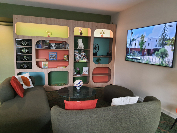 Public Area 2, ibis Styles Lisieux Normandie, Calvados