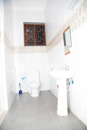 Bathroom 4, Joleen Safari Park, Temeke