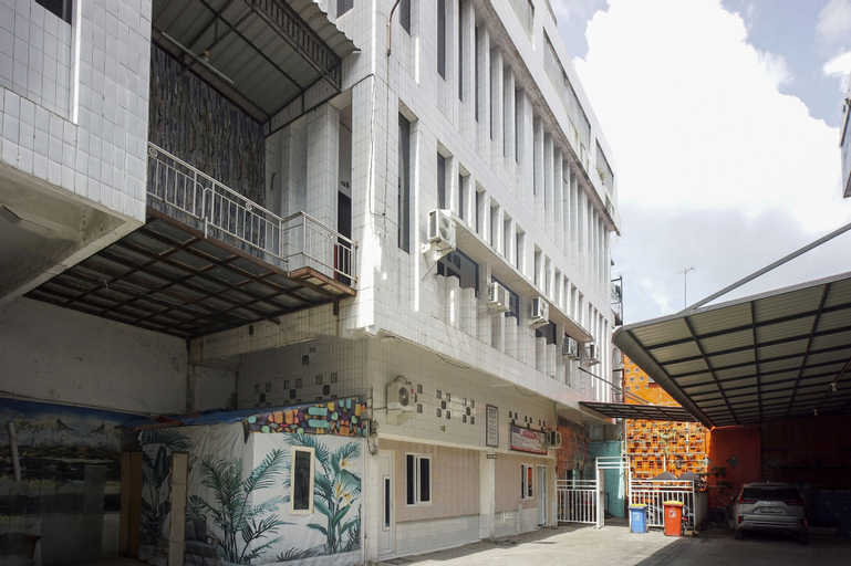 OYO 93003 B32 Homestay, Medan