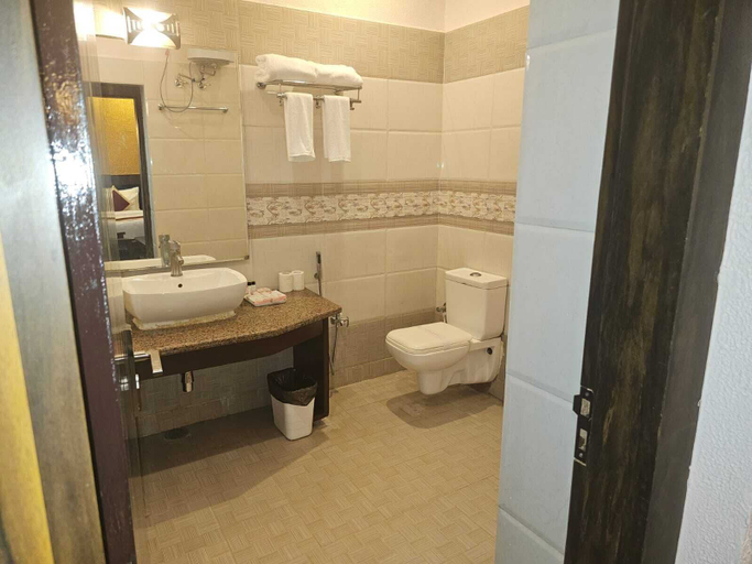 Bathroom, Arunya Hotel & Resort, Nalanda